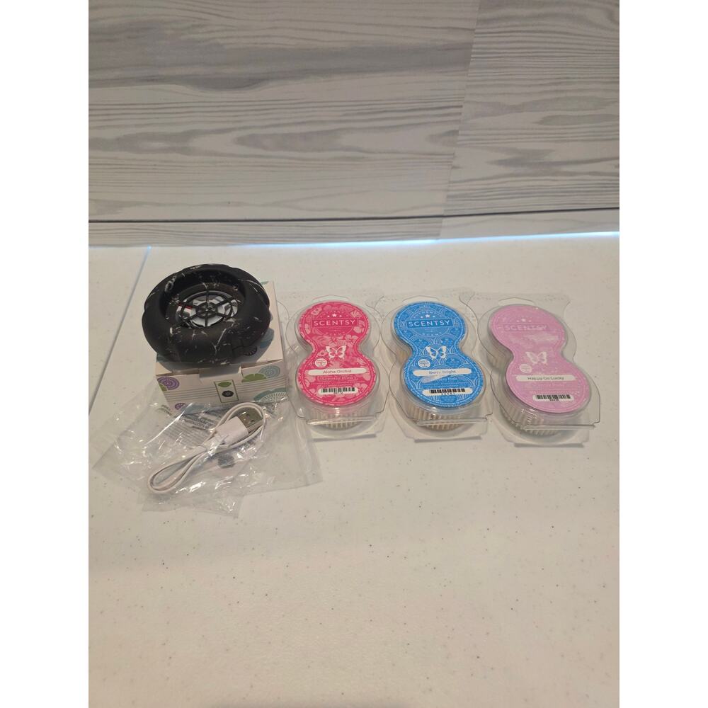 New Scentsy Mini Fan Diffuser Air Freshener Marble Black With Lot of 3 Pods